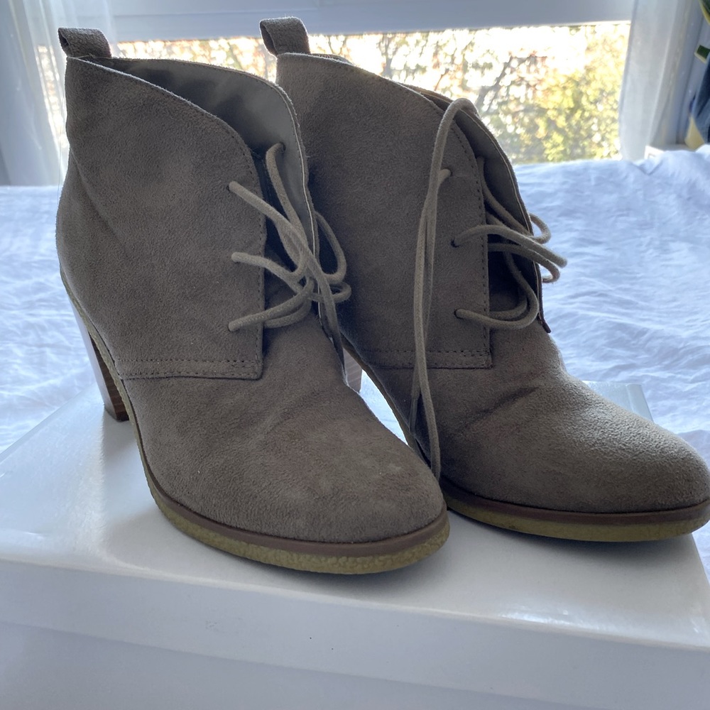 Steve Madden Tan Suede Booties Size 8